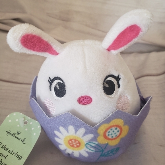 Hallmark White Rabbit Easter Egg Bunny Pull String 4 Inch Plush Stuffed Toy 2018 - Picture 2 of 8